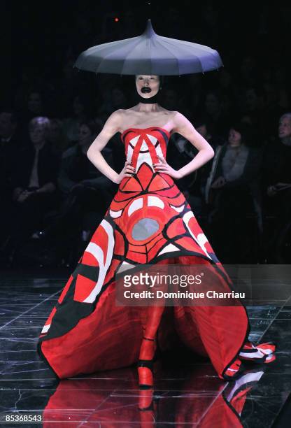Model walks the runway at the Alexander McQueen Ready-to-Wear A/W 2009 fashion show during Paris Fashion Week at POPB on March 10, 2009 in Paris,...