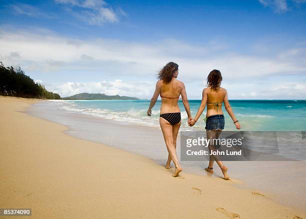 mother and daughter on hawaiian beach - hawaii vacation and parent and teenager stock pictures, royalty-free photos & images