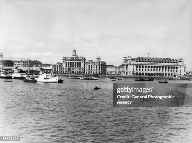 The mouth of the Singapore River in the Downtown Core of Singapore, 20th February 1941. The Fullerton Building , Singapore's General Post Office, is...