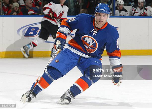 Sean Bergenheim of the New York Islanders skates against the New Jersey Devils on March 7, 2009 at Nassau Coliseum in Uniondale, New York. Islanders...
