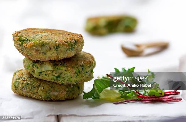 broccoli fritters - veggie burger stock pictures, royalty-free photos & images