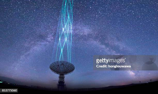 radio telescope - radio waves stock-fotos und bilder