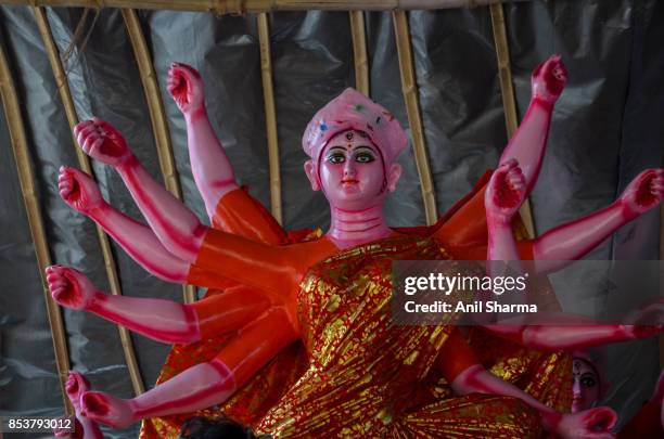 durga puja preparations- idols of hindu goddess durga - durga stock pictures, royalty-free photos & images