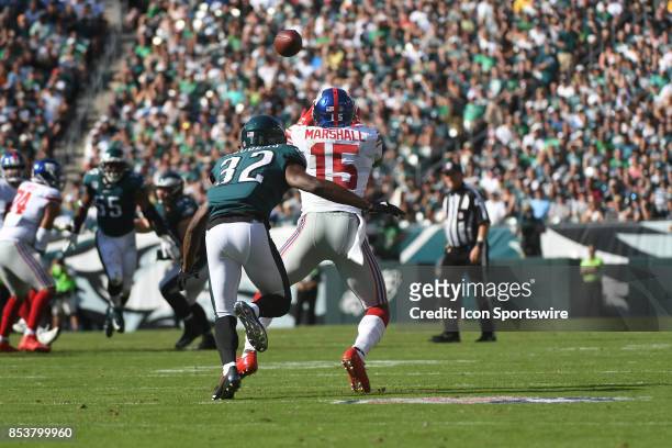 New York Giants wide receiver Brandon Marshall catches a first down pass in front of Philadelphia Eagles cornerback Rasul Douglas during a NFL...