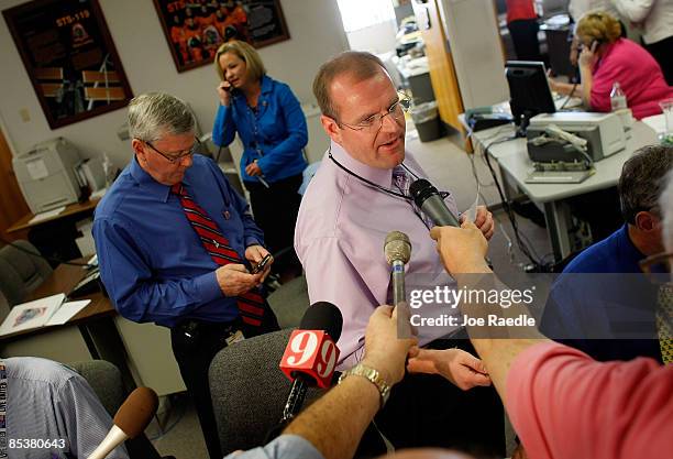 Spokesperson, Allard Beutel, speaks to the media about the Space Shuttle Discovery's STS-119 leak in the external fuel tanks and the scheduled lift...