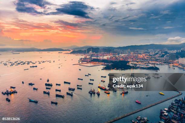 hong kong harbor view and city from above at sunset with twilight sky - victoria harbour hong kong stock-fotos und bilder