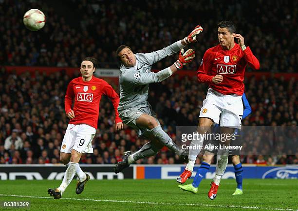 Julio Cesar of Inter Milan is unable to stop Cristiano Ronaldo of Manchester United scoring his team's second goal during the UEFA Champions League...