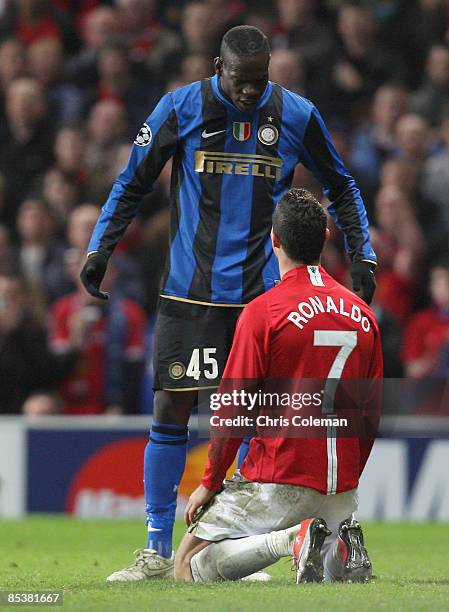 Cristiano Ronaldo of Manchester United clashes with Mario Balotelli of Inter Milan during the UEFA Champions League First Knockout Round Second Leg...