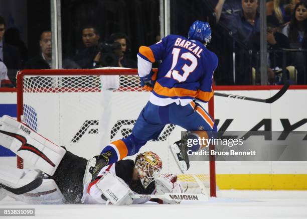 Mathew Barzal of the New York Islanders scores a power-play goal at 14:15 of the first period against Keith Kinkaid of the New Jersey Devils during a...
