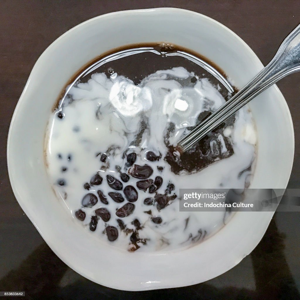 Vietnamese Black Bean Dessert Soup with First extract of coconut