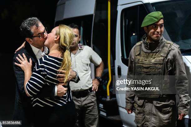 Kadri Gursel kisses his wife after his release from Silivri prison on September 26, 2017 in Istanbul, following a Turkish court order to free the...