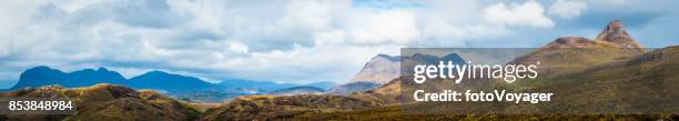 panorama de picos de montanha de highlands da escócia suilven cul mor stac pollaidh - terras altas escócia - fotografias e filmes do acervo