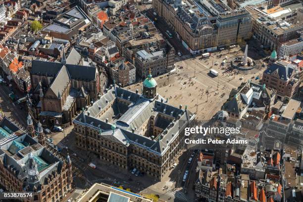 aerial view of the old city centre - palácio real de amsterdã - fotografias e filmes do acervo