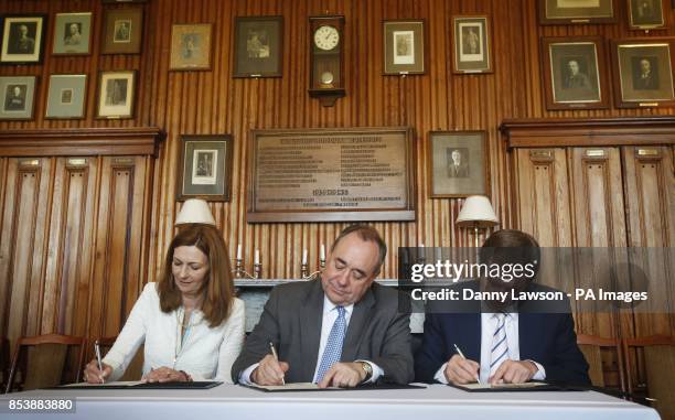 First Minister Alex Salmond signs a memorandum of understanding with Anne Richared Chief Investment Officer Aberdeen Asset Management and George...