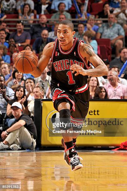 Derrick Rose of the Chicago Bulls dribbles against the Orlando Magic during the game on March 11, 2009 at Amway Arena in Orlando, Florida. NOTE TO...