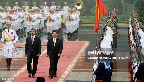 Malaysia's King Tuanku Mizan Zainal Abidin and Vietnamese President Nguyen Minh Triet review an honour guard during a welcome ceremony at the...