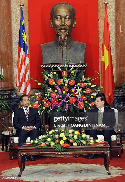 Malaysia's King Tuanku Mizan Zainal Abidin hold talks with Vietnamese President Nguyen Minh Triet at the presidential palace in Hanoi on March 12,...