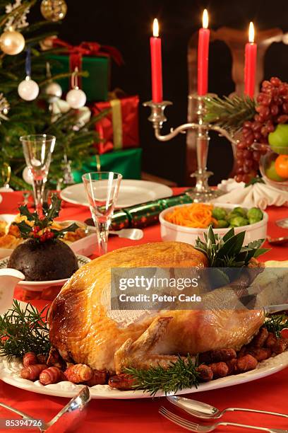 christmas dinner table - christmas dinner stock pictures, royalty-free photos & images