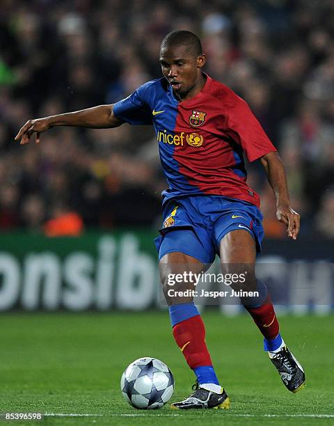 Samuel Eto'o of Barcelona controls the ball during the UEFA Champions League, First knock-out round, second leg match between Barcelona and Lyon at...