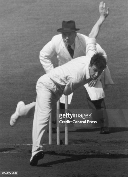 English fast bowler Brian Statham of Lancashire CCC in action against Surrey at the Oval in London, circa 1960.