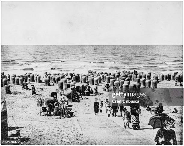 antikes foto des weltweit berühmten sehenswürdigkeiten: strand von scheveningen, niederlande - scheveningen stock-grafiken, -clipart, -cartoons und -symbole