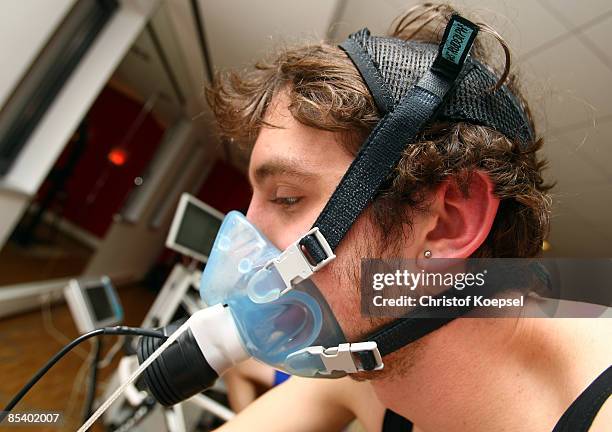 Triathlete Niklas Bock of EJOT Buschhuette wears a spiro mask during a sports performance diagnostic of triathletes at the Medicos Auf Schalke...