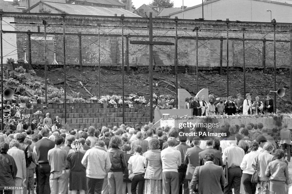 Soccer - Valley Parade Fire - Memorial Service - Bradford