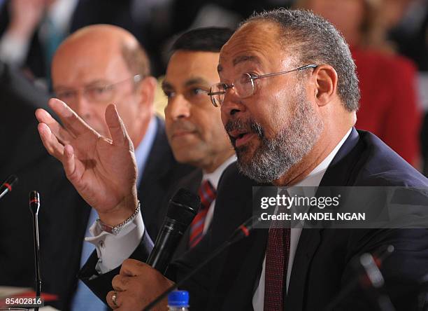 Citigroup Chairman Richard Parsons poses a question to US President Barack Obama at the Business Roundtable March 12, 2009 at a hotel in Washington,...