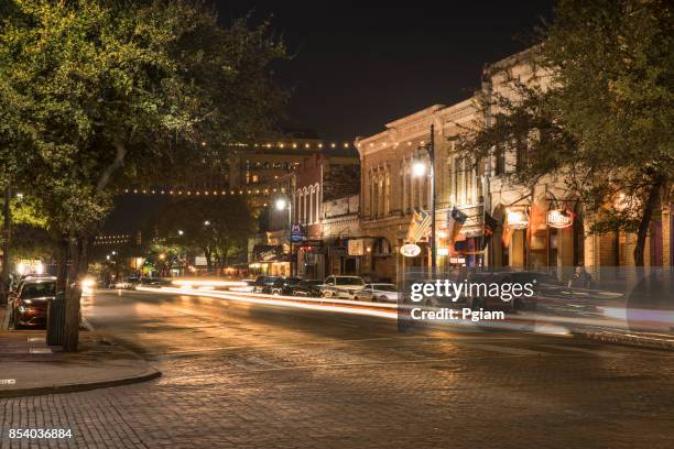downtown austin texas at night - austin nightlife stock pictures, royalty-free photos & images