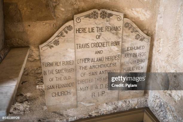 luogo di sepoltura degli eroi di alamo - davy crockett foto e immagini stock