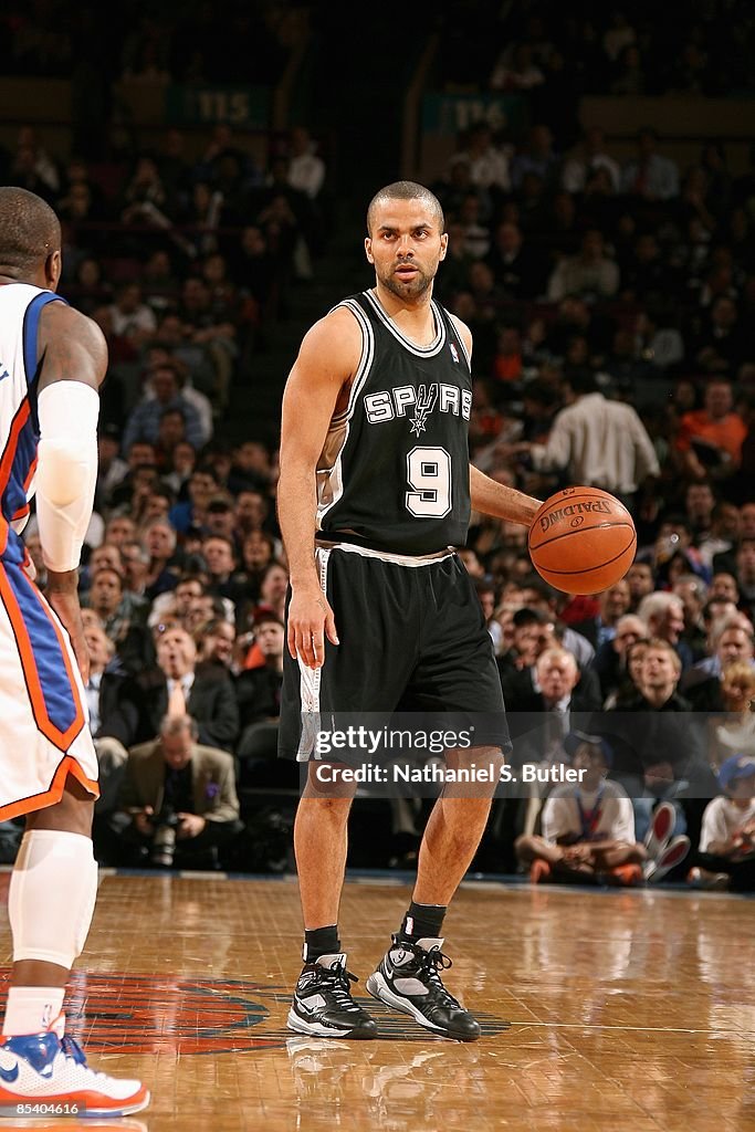 San Antonio Spurs v New York Knicks