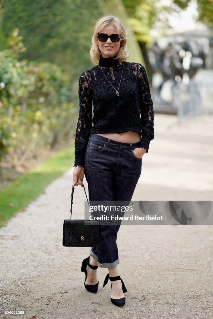 Christian Dior : Outside Arrivals  - Paris Fashion Week Womenswear Spring/Summer 2018