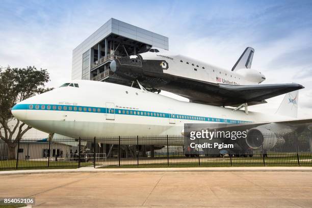 space shuttle at space center houston texas usa - houston texas space stock pictures, royalty-free photos & images