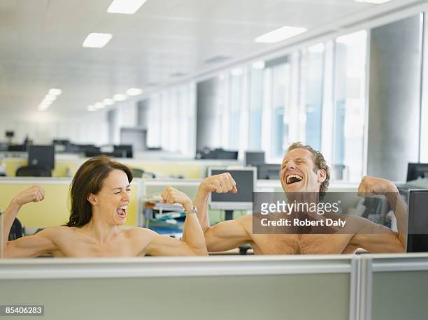 nackt geschäftsleute in büro muskeln zeigen - business people cheering stock-fotos und bilder
