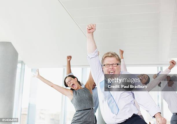geschäftsleute tanzen im büro - cheering stock-fotos und bilder