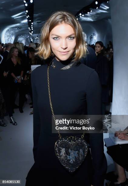 Arizona Muse attends the Christian Dior show as part of the Paris Fashion Week Womenswear Spring/Summer 2018 on September 26, 2017 in Paris, France.