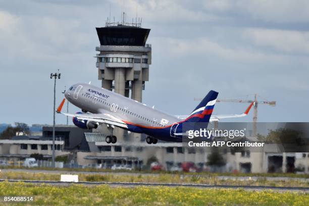 An Airbus A320 belonging to the Russian company Aeroflot takes off on September 26, 2017 from Toulouse-Blagnac airport in southwestern France. / AFP...