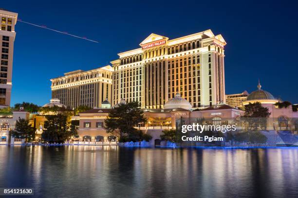 hotel caesars palace en las vegas strip - caesars palace las vegas fotografías e imágenes de stock