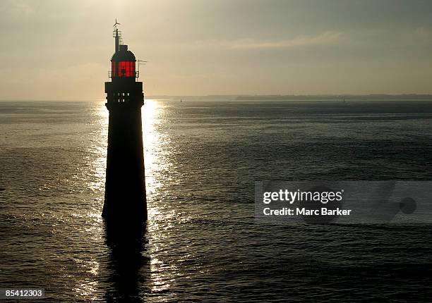 st malo lighthouse - st malo stock pictures, royalty-free photos & images