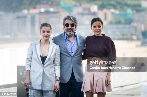 Dolores Fonzi, Ricardo Darin and Elena Anaya attend 'La Cordillera' photocall during 65th San Sebastian Film Festival on September 26, 2017 in San...