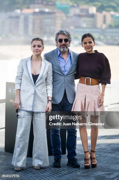 Dolores Fonzi, Ricardo Darin and Elena Anaya attend 'La Cordillera' photocall during 65th San Sebastian Film Festival on September 26, 2017 in San...