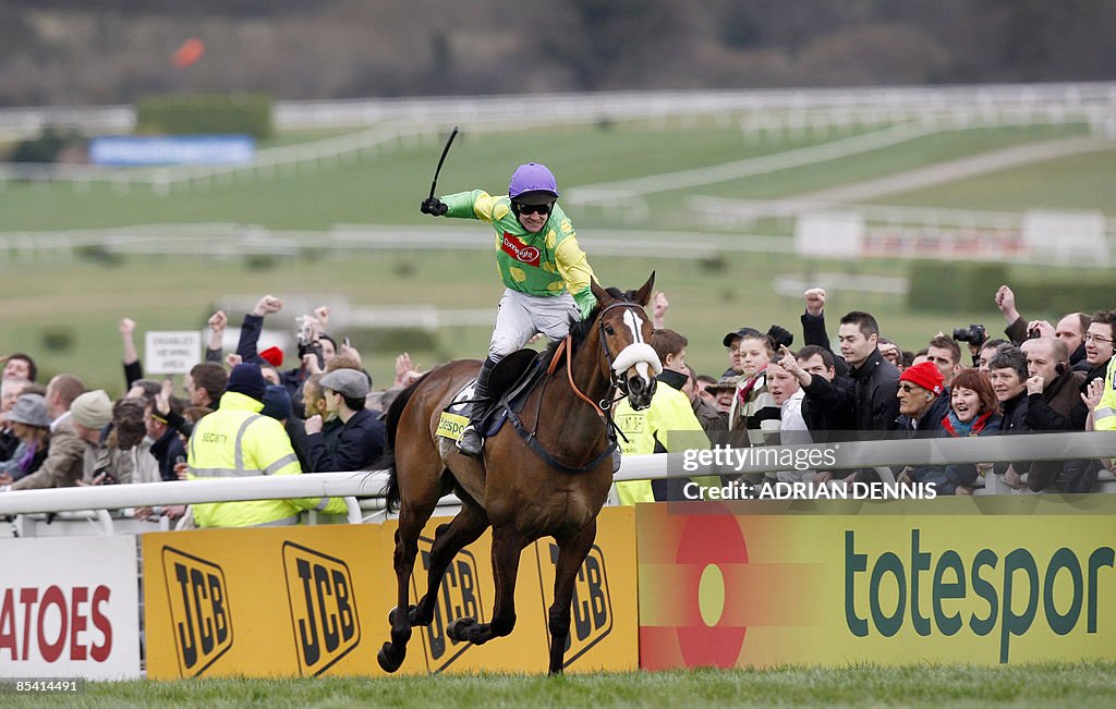 Jockey Ruby Walsh rides Kauto Star up th