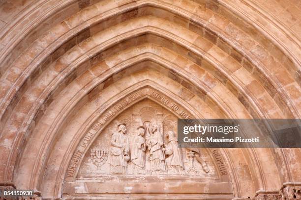 bas relief of the portal of the ciutadella de menorca cathedral - massimo pizzotti fotografías e imágenes de stock