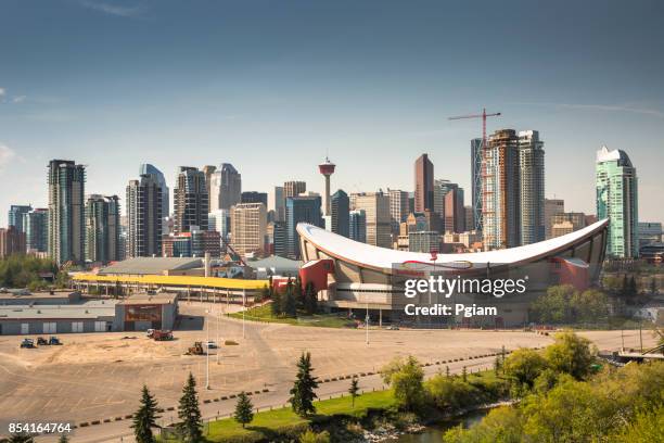 downtown skyline calgary alberta canada - calgary skyline stock pictures, royalty-free photos & images