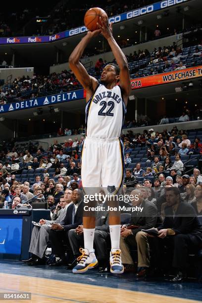 Rudy Gay of the Memphis Grizzlies shoots a jumper during the game against the Sacramento Kings on February 20, 2009 at FedExForum in Memphis,...