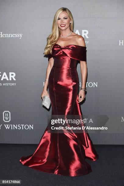 Federica Panicucci walks the red carpet of amfAR Gala Milano on September 21, 2017 in Milan, Italy.