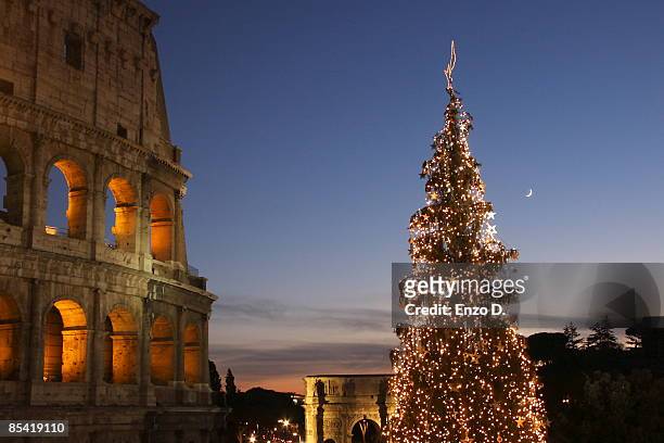 coliseum at night - rom weihnachten stock-fotos und bilder