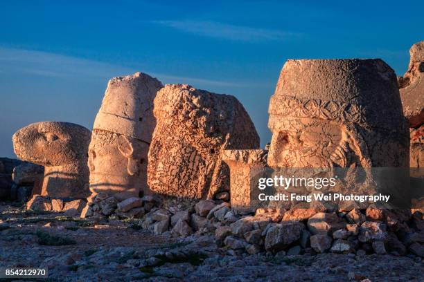 statues of gods, tomb of king antioch i of commagene, nemrut dağı, turkey - nemrut dag stock pictures, royalty-free photos & images