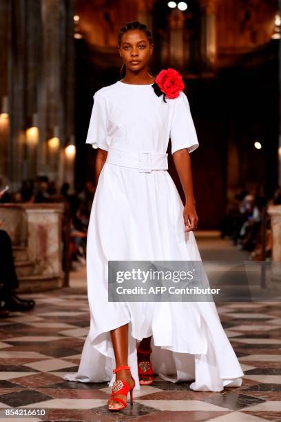 Model presents a creation for Koche during the women's 2018 Spring/Summer ready-to-wear collection fashion show in Paris, on September 26, 2017. /...