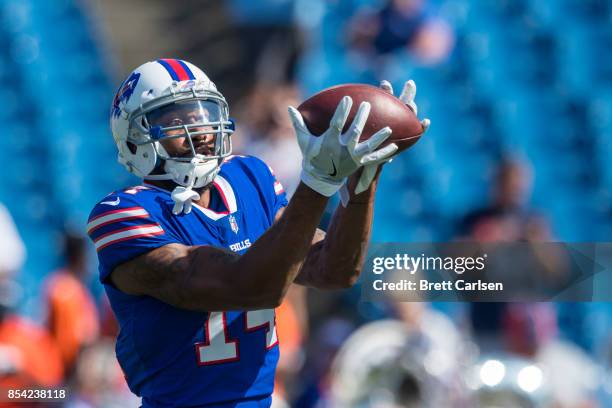 Joe Webb of the Buffalo Bills catches a pass during warm ups before the game against the Denver Broncos on September 24, 2017 at New Era Field in...